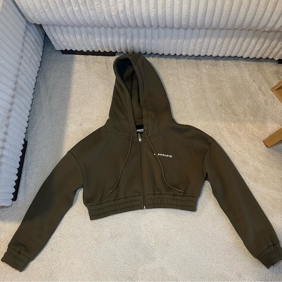 Alphalete Jackets & Blazers - Alphalete Women’s Classic Capital Full Zip Crop Jacket Olive Green Size XS